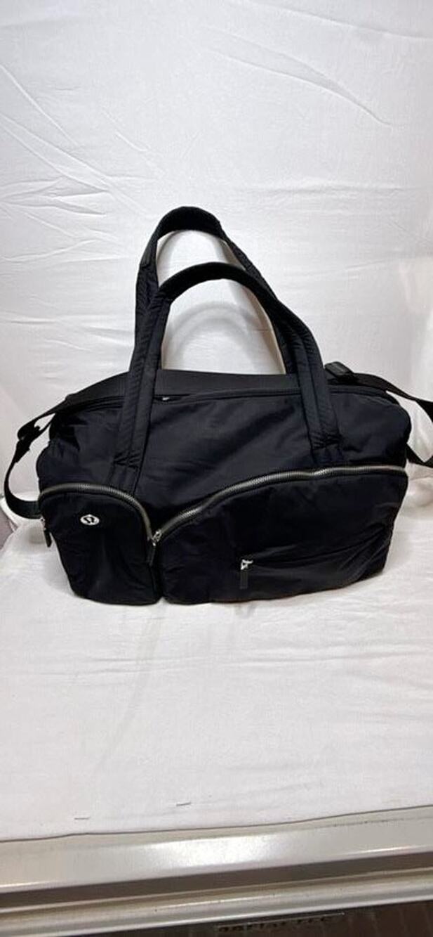 Lululemon Curved Lines Large Duffle Bag 29.5L Black Gym Travel Weekender Tote